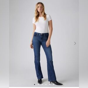 Women’s LEVI’S Classic Bootcut Jean- Size 6